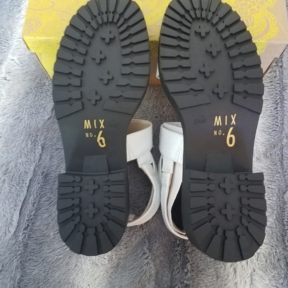 Lug sole Sandals size 10 - Picture 3 of 5